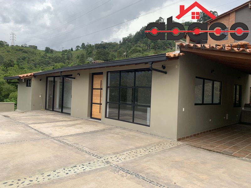 Casa-Finca disponible para Arriendo en Envigado La Mina Foto numero 1