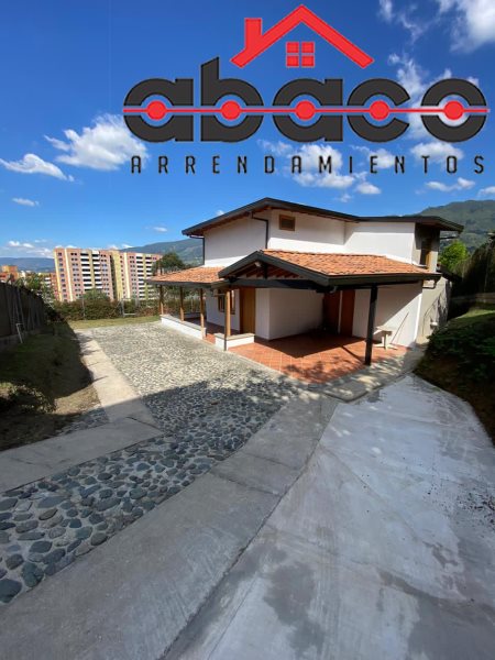 Casa-Finca disponible para Arriendo en Envigado La Mina Foto numero 1