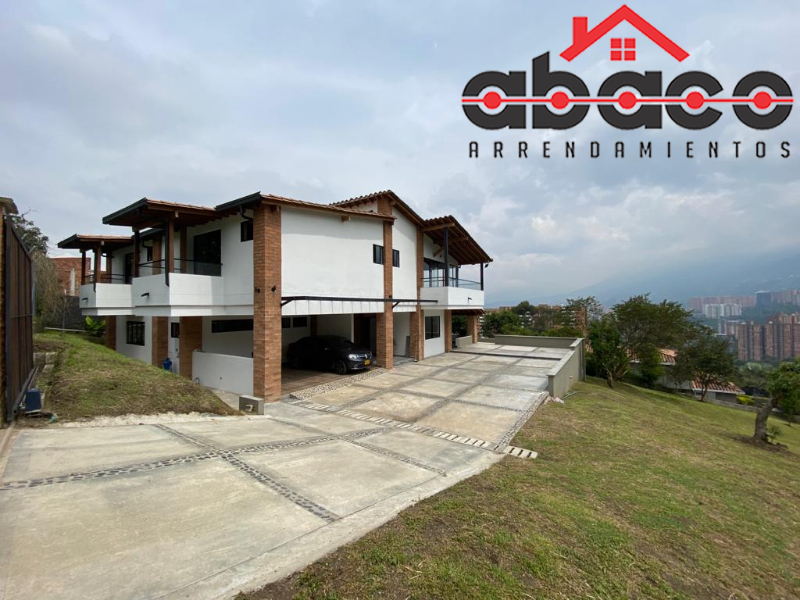 Casa-Finca disponible para Arriendo en Envigado La Mina Foto numero 1