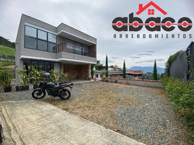 Casa-Finca disponible para Arriendo en Envigado La Mina Foto numero 1