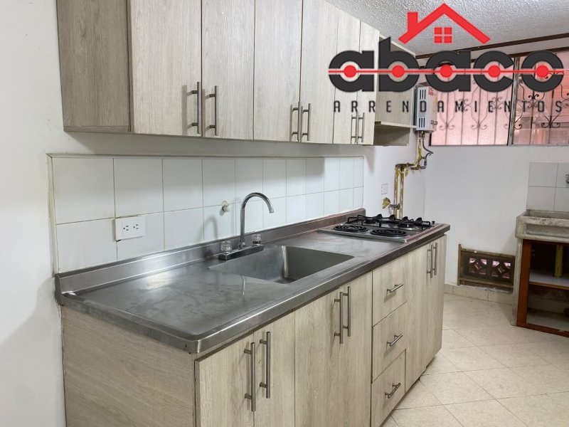 Apartamento disponible para Arriendo en Envigado con un valor de $2,400,000 código 5704